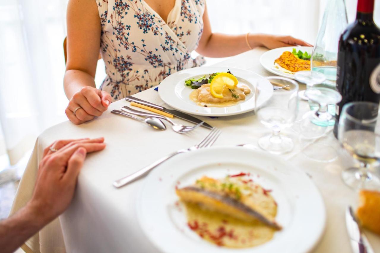 Hotel Stacchini Cesenatico Eksteriør billede