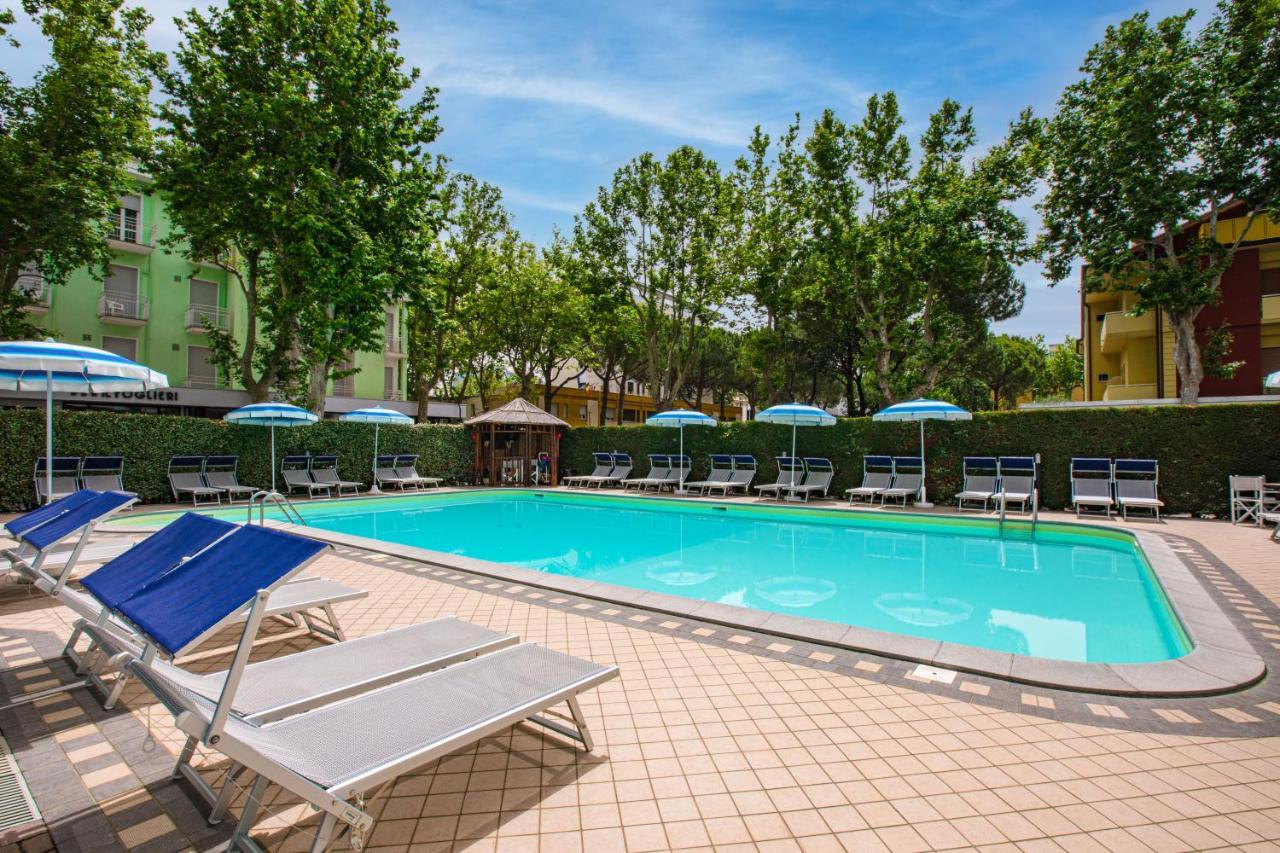 Hotel Stacchini Cesenatico Eksteriør billede