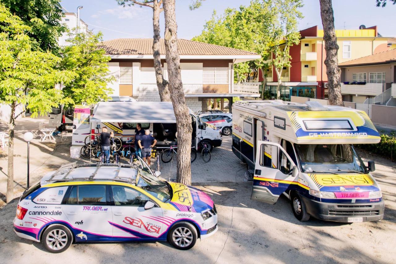 Hotel Stacchini Cesenatico Eksteriør billede