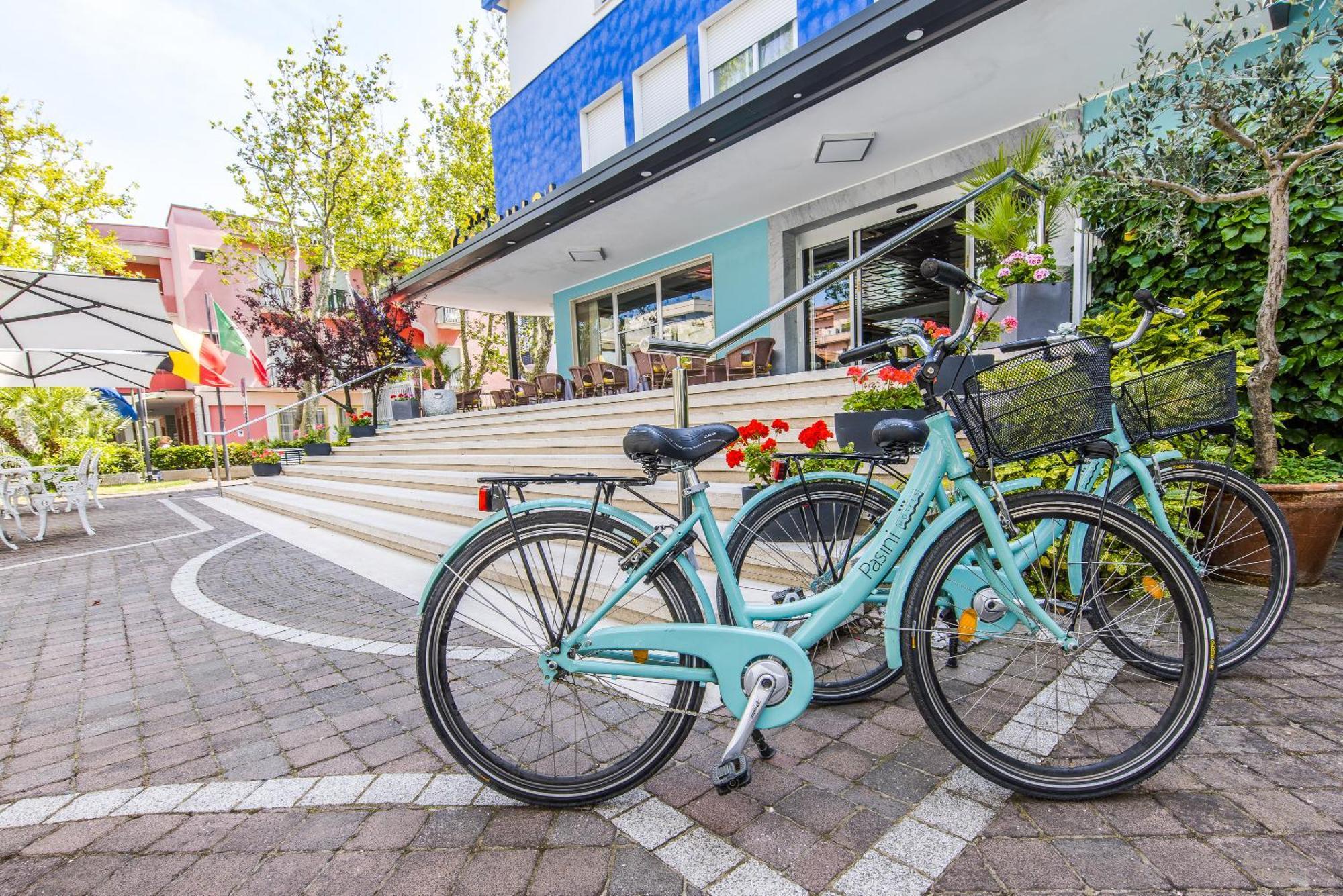 Hotel Stacchini Cesenatico Eksteriør billede