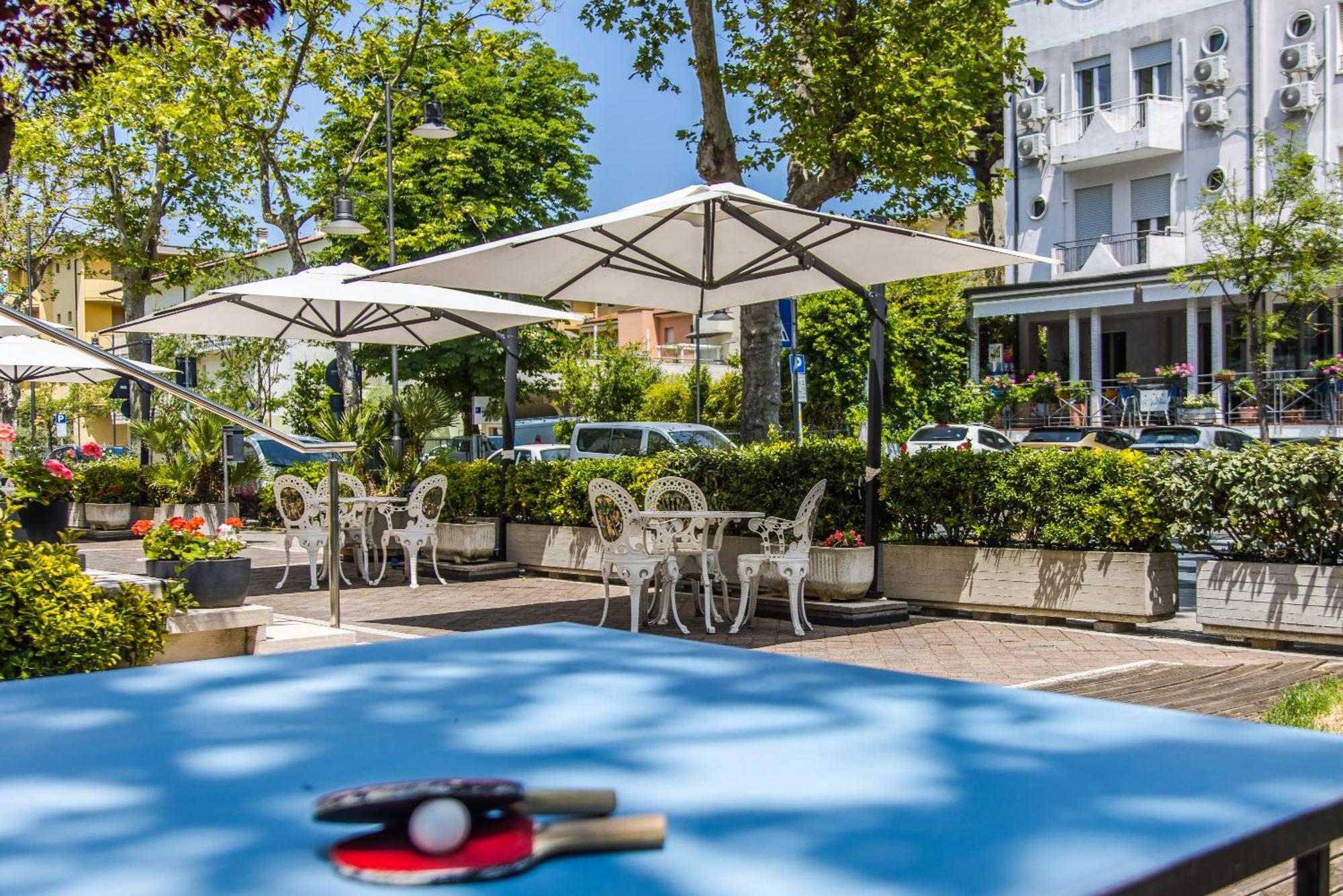 Hotel Stacchini Cesenatico Eksteriør billede