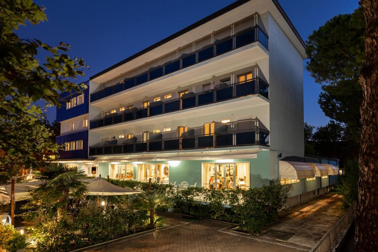 Hotel Stacchini Cesenatico Eksteriør billede